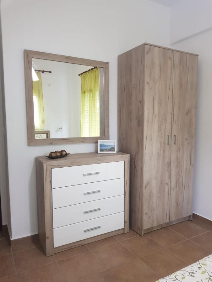 Apartamenty Rodzinne Kamena Vourla Exteriér fotografie